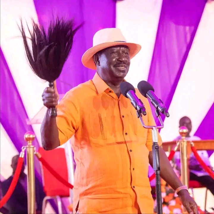 Raila performing Jowi at a funeral